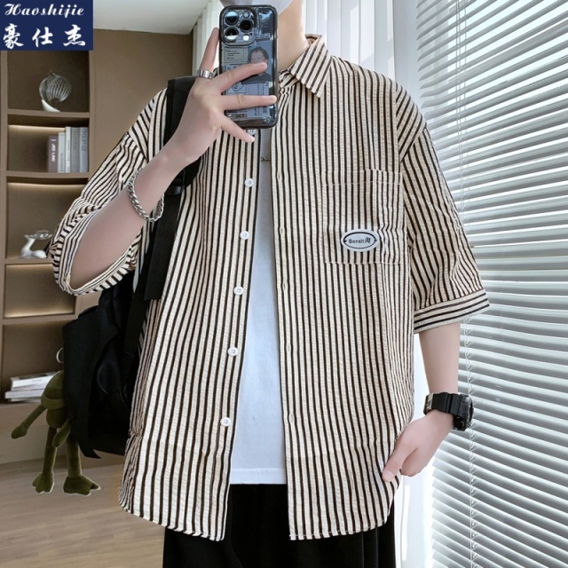 13747054.《简约时尚》夏季新款休闲港风棉质条纹男士七分中袖衬衫