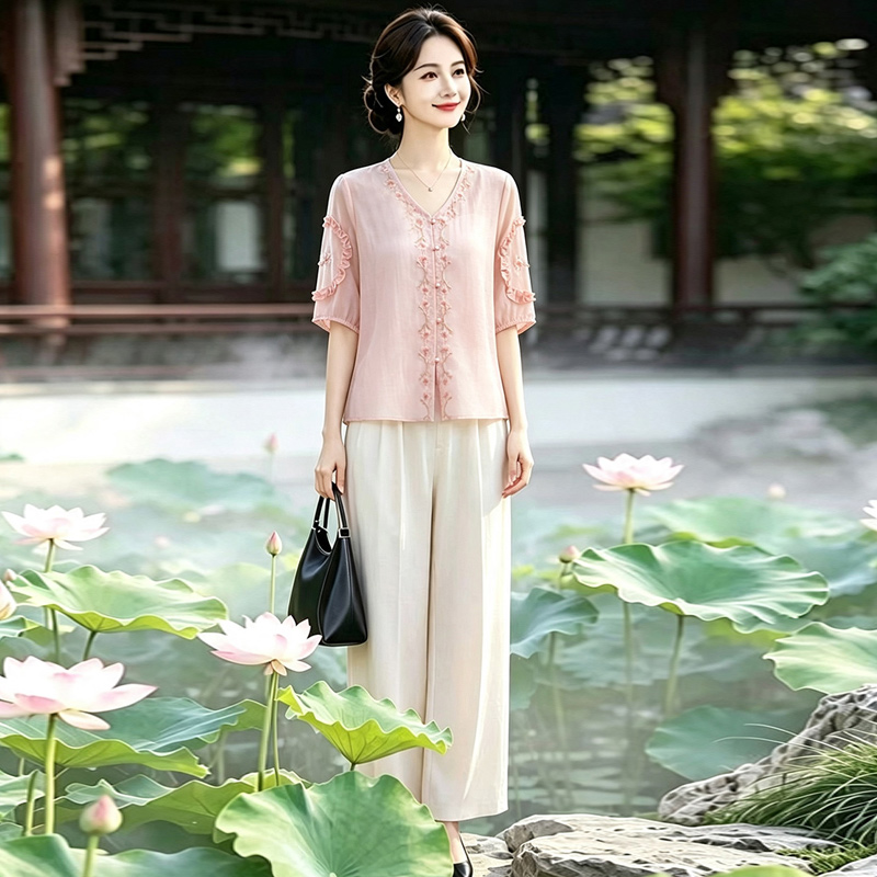13747321.妈妈装中式国风刺绣衬衫+裤子时尚两件套装Q7GHL270