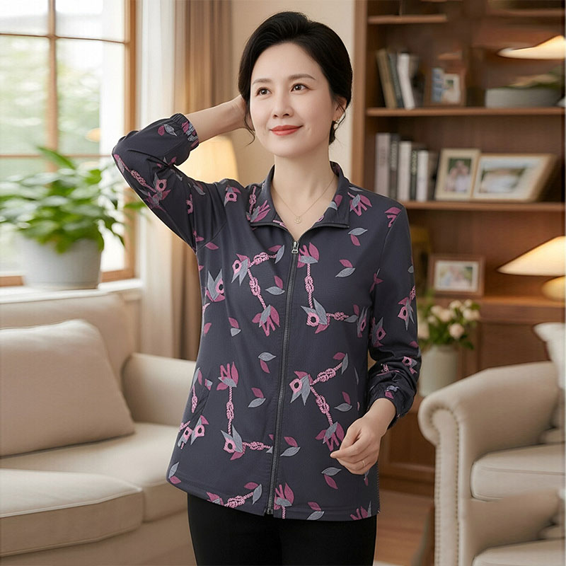 13756466.妈妈装休闲翻领撞色连帽风衣外套J3XW26897