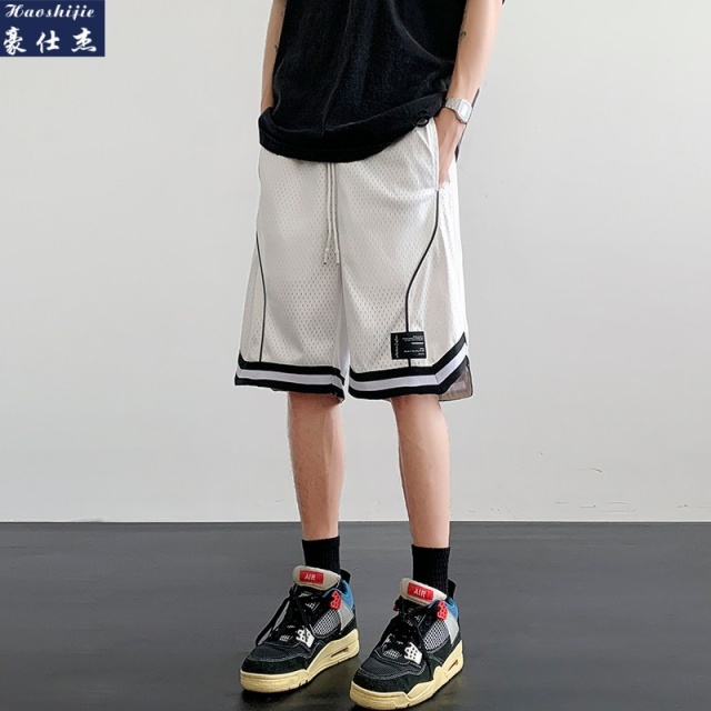 13754373.《百搭潮流》夏季新款运动网眼篮球裤条纹开叉五分短裤男