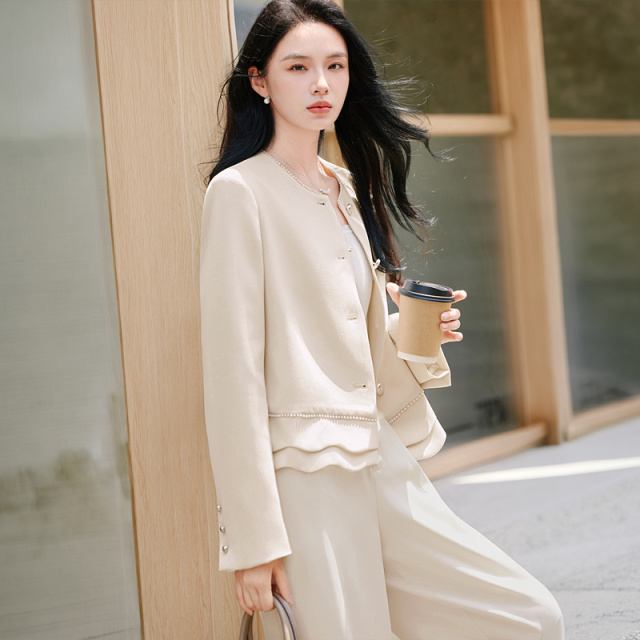 13770350.香影白色高级感外套女短款2026秋季新款气质千金圆领长袖钉珠上衣