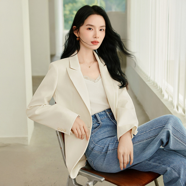 13770249.香影休闲正肩西装外套女2026秋季新款轻职场通勤高级感米白色西服