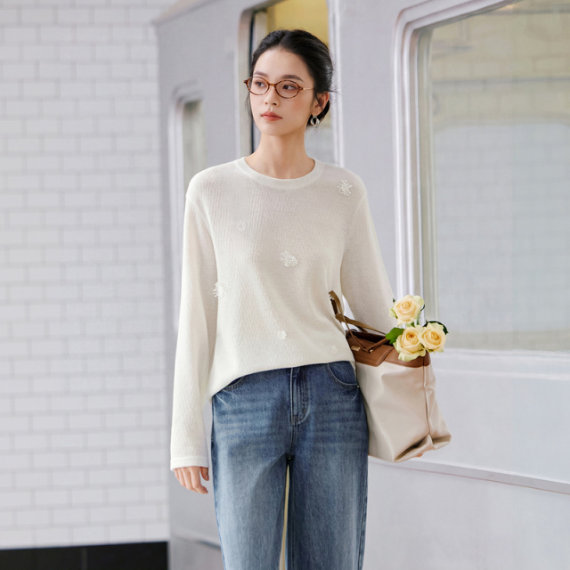 13770338.香影白色圆领长袖针织t恤女2026秋季新款设计感立体花朵宽松上衣