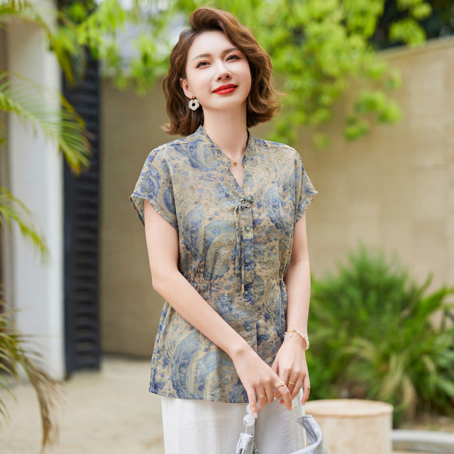 13769212.中年女式气质百搭T恤夏季薄款短袖立领上衣中老年妈妈夏装