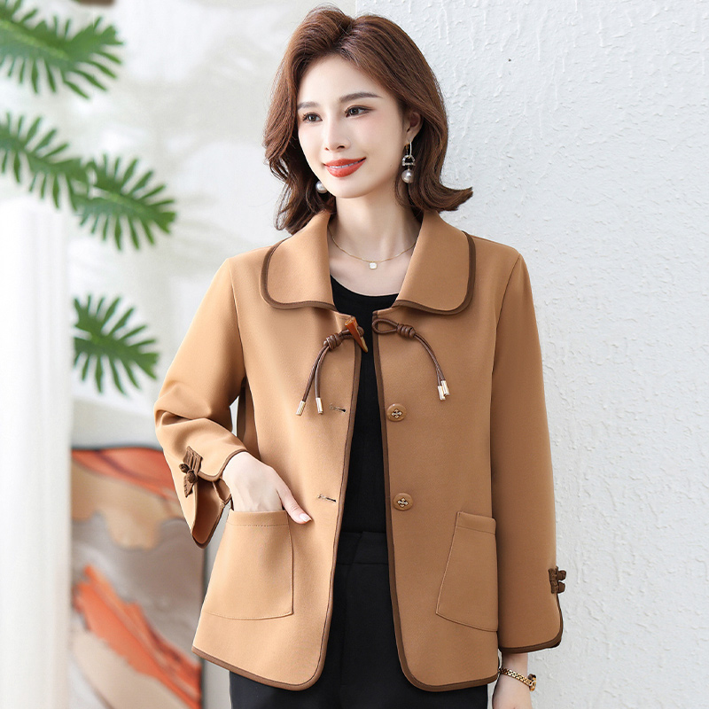 13773594.妈妈外套春秋款洋气中老年女春装风衣时尚本命年龙年衣服