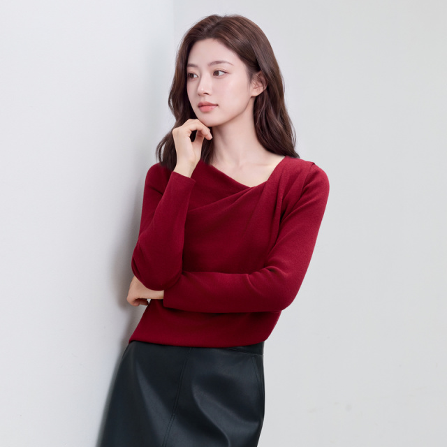 13456772.三彩若潮大码女装2026春季新款斜领针织衫毛衫极简浪漫红长袖胖MM