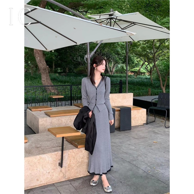 13789850.百搭高腰遮胯针织半身裙