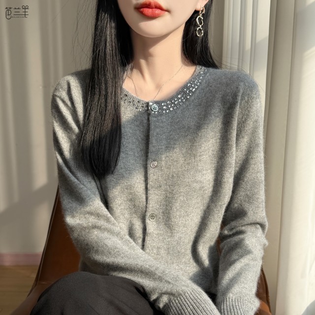 13809615.丹芙娅高级感灰色烫钻针织开衫女外套秋新款长袖圆领显瘦打底上衣毛衫