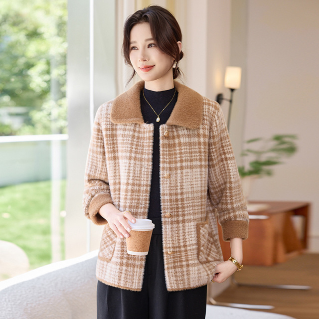 13812201.妈妈装高级感翻领单面呢格子时尚针织厚外套J8HXW2670