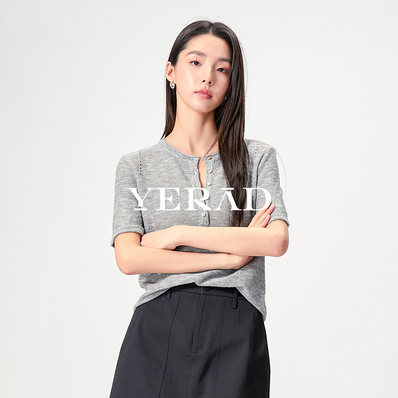 13813187.【娅丽达】优雅松弛感亮片亨利领短袖针织衫女针织T恤衫
