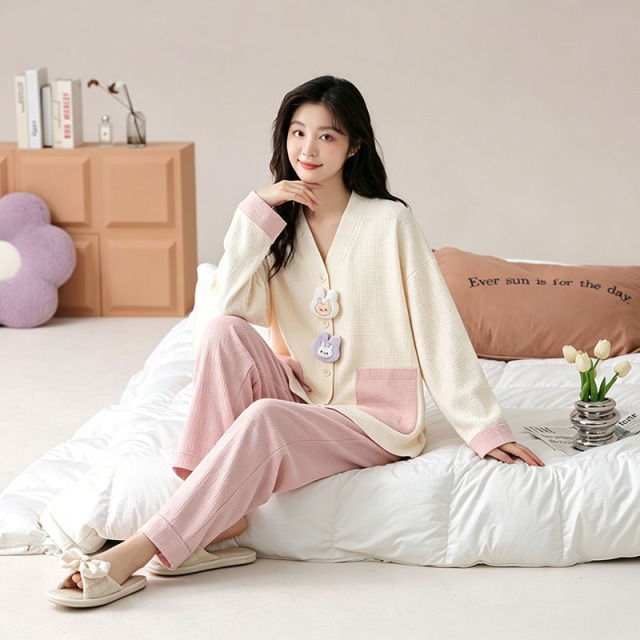 13816069.品彩【提高睡眠品质】柔软亲肤男女士家居服开衫长袖长裤套装ZH52153