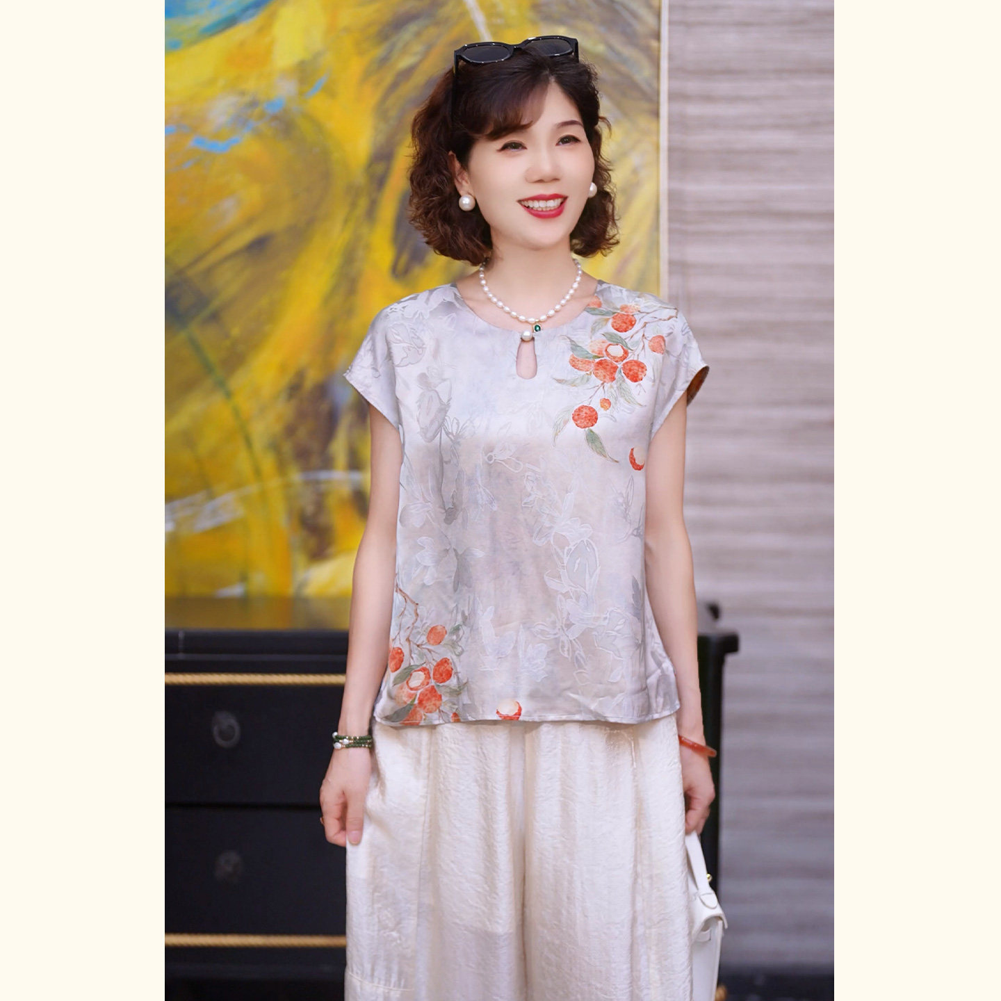 13816504.中年妈妈夏装荔枝印花无袖小衫2026新款新中式国风缎面气质T恤上衣
