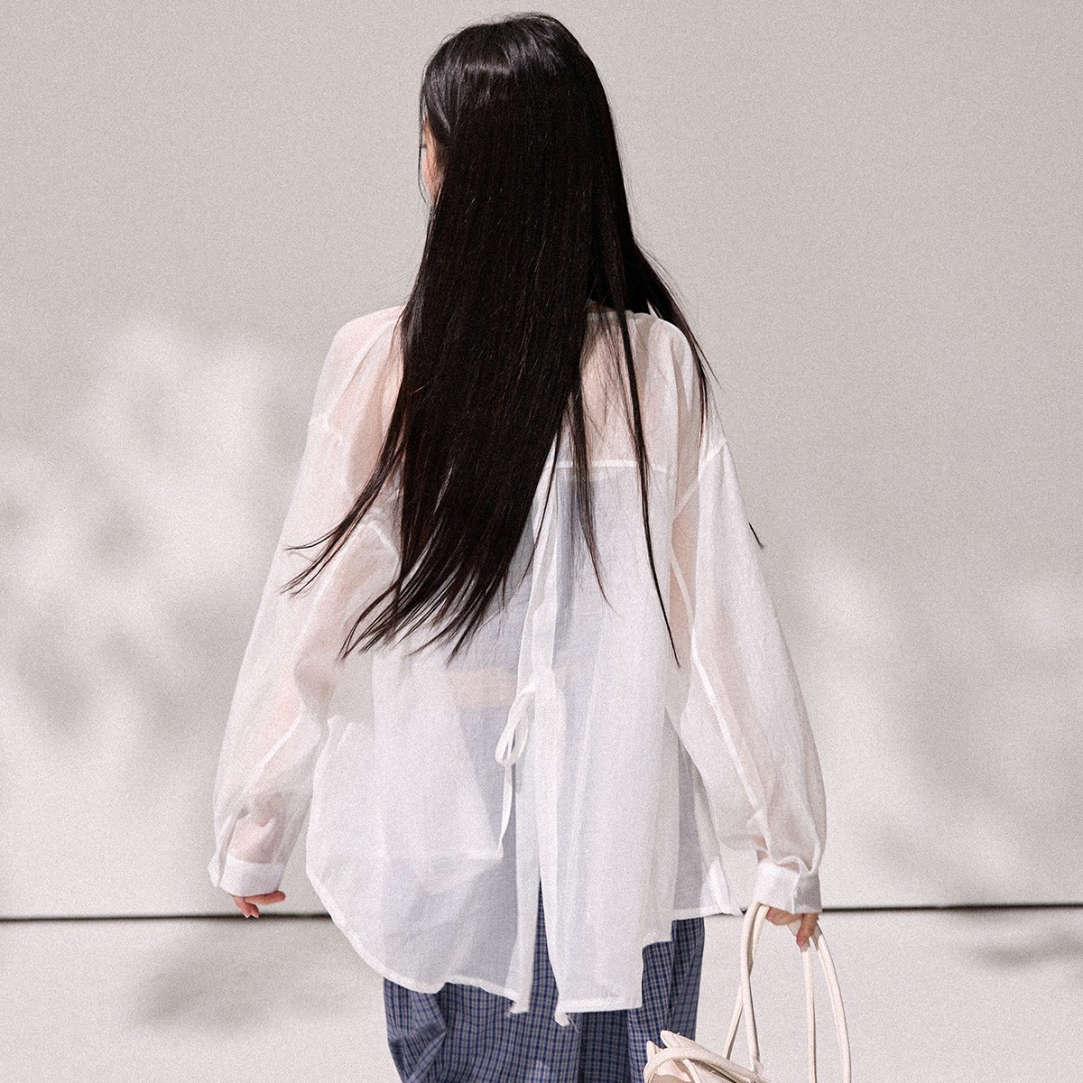 13817231.CHOCOOLATE春夏季轻薄透气圆领白衬衫极简风百搭开衫女