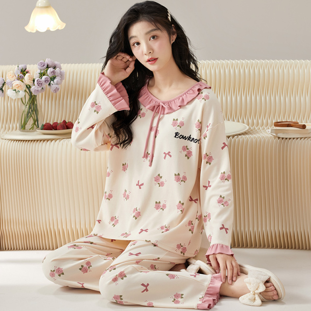 13817633.品彩【治愈系】清新减龄家居服女圆领长袖长裤套装9961
