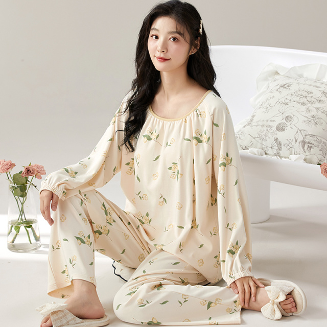 13817629.品彩【治愈系】清新减龄家居服女圆领长袖长裤套装9965