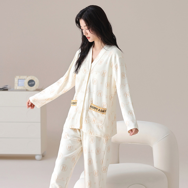 13817670.派邦奴秋冬新款上新女士家居服开衫V领简约舒适睡衣套装ck