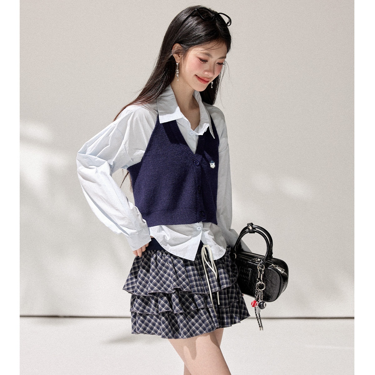 13817464.CHOCOOLATE【两件套】美式白衬衫挂脖针织背心上衣套装