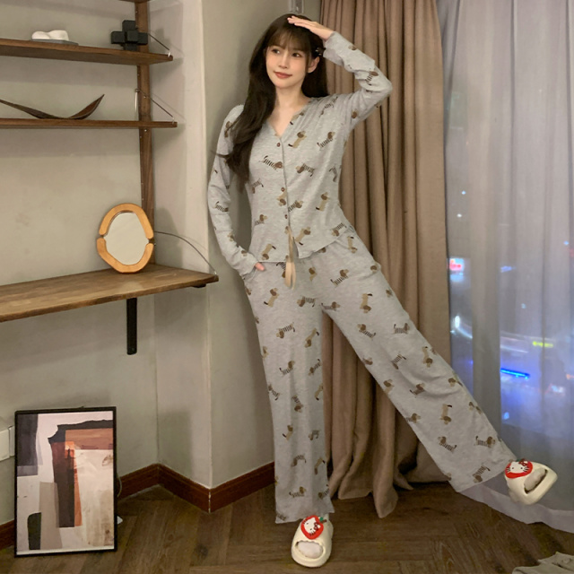 13817686.派邦奴新款秋冬季亲肤舒适简约时尚感女士小V领设计睡衣套装ck
