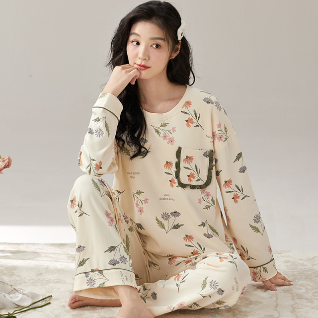 13817641.品彩【治愈系】清新减龄家居服女圆领长袖长裤套装9969