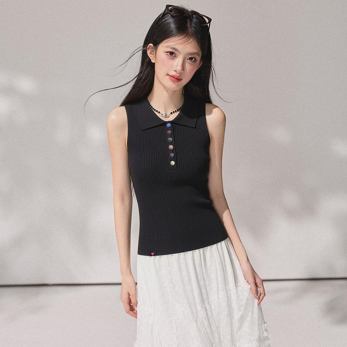 13818789.CHOCOOLATE彩扣设计针织翻领无袖背心美式辣妹别致上衣