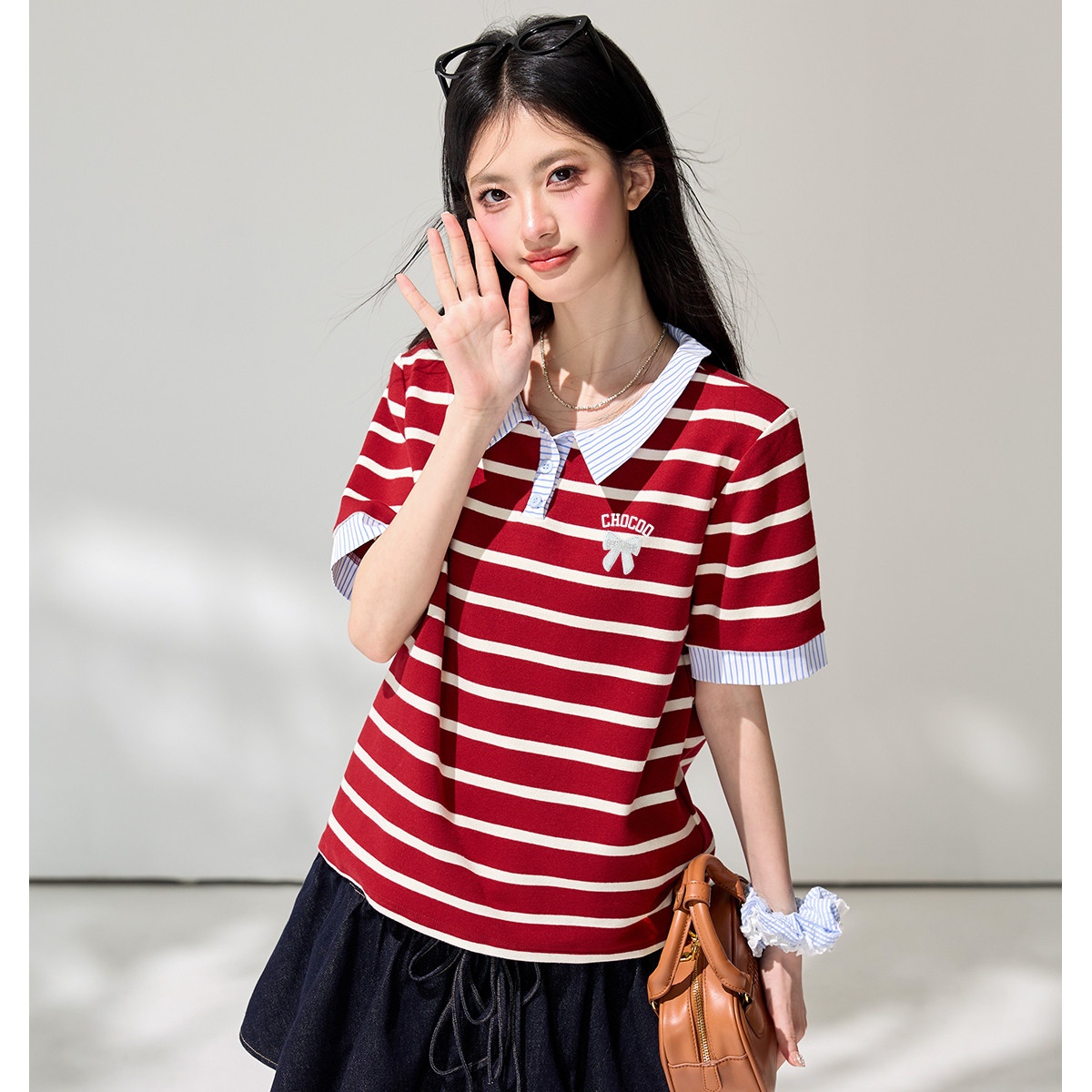 13830387.CHOCOOLATE红白条纹假两件Polo领学院风短袖T恤女