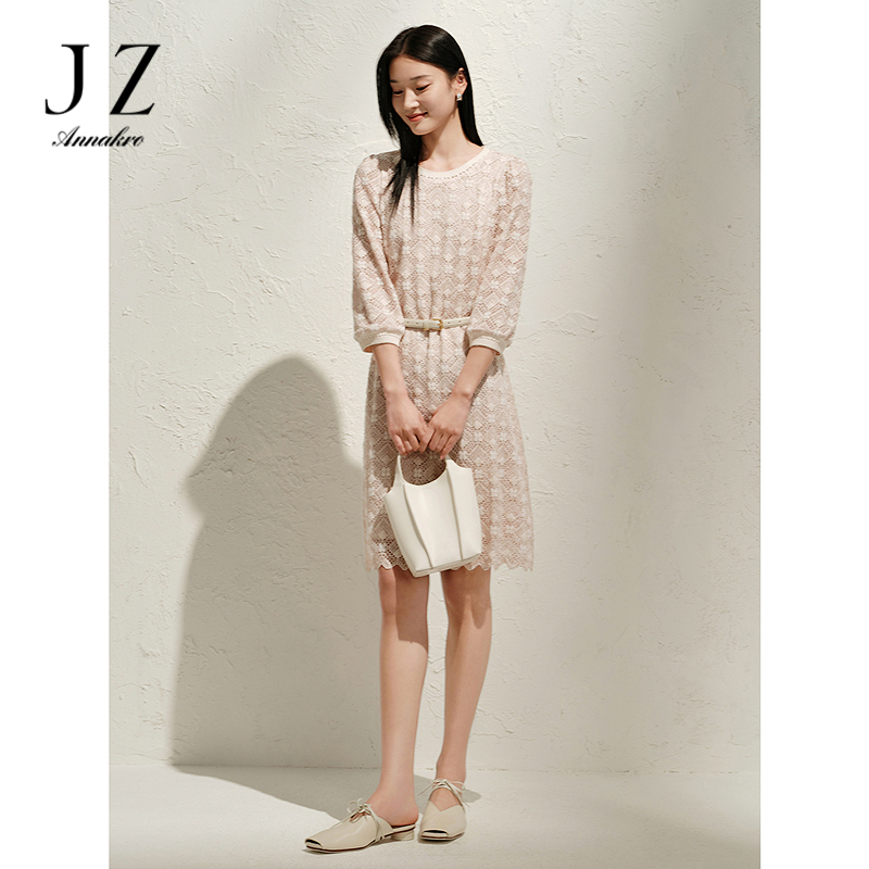 13831246.玖姿安娜蔻优雅知性温婉羽毛蕾丝镂空直筒连衣裙女春季新款