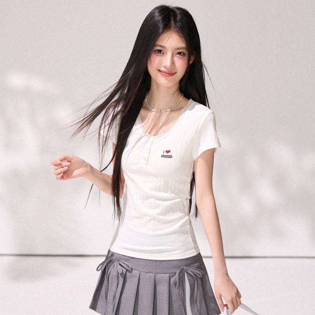 13830381.CHOCOOLATE竖纹蕾丝边针织v领短袖t恤简约别致女上衣