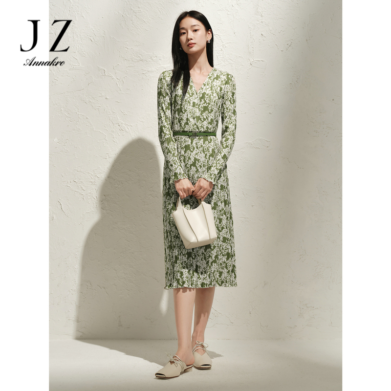 13831597.玖姿安娜蔻法式浪漫碎花印花腰带压褶收腰连衣裙女春季新款