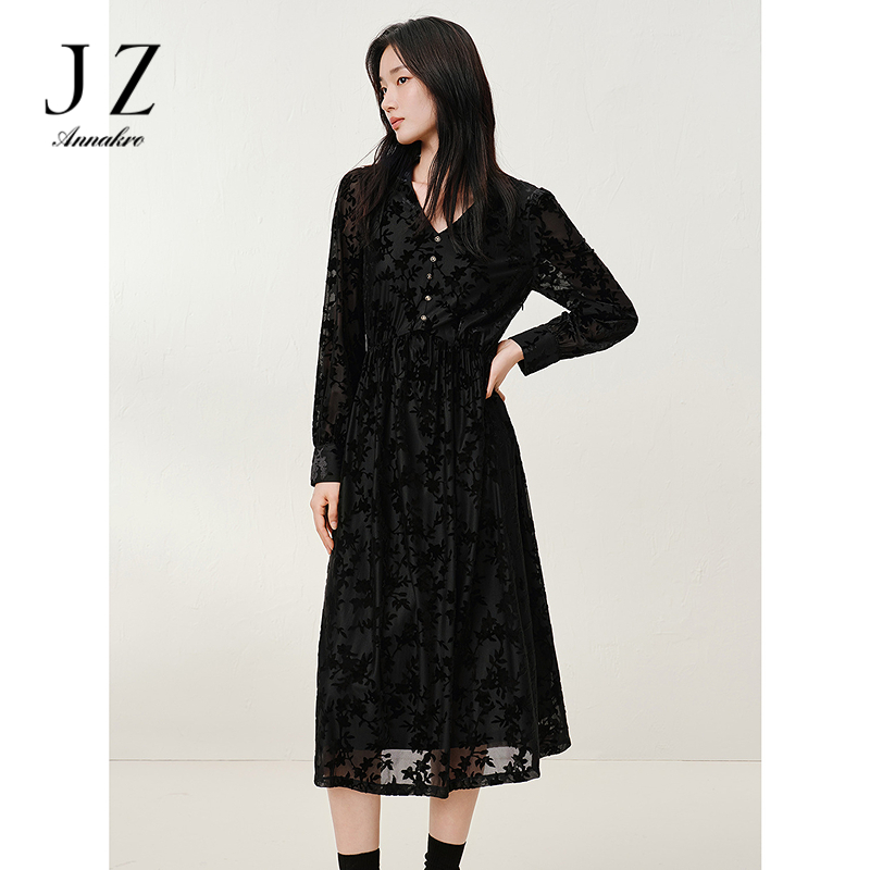 13830351.JUZUI玖姿优雅轻熟丝绒烧花连衣裙小黑裙女秋季新款