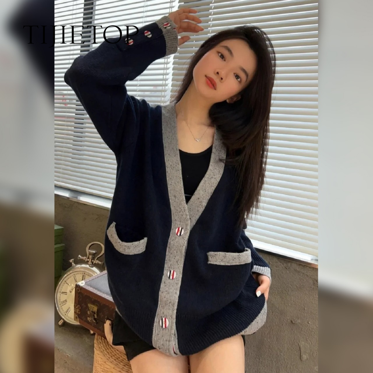13793561.2026新款学院风四道杠拼色中长慵懒风港味休闲拼接撞色V领中长款针织开衫毛衣外套0203311858