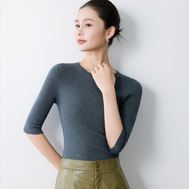 13836884.丹芙娅无缝一体圆领五分袖针织衫上衣女外穿秋冬新款毛衣紧身内搭打底衫