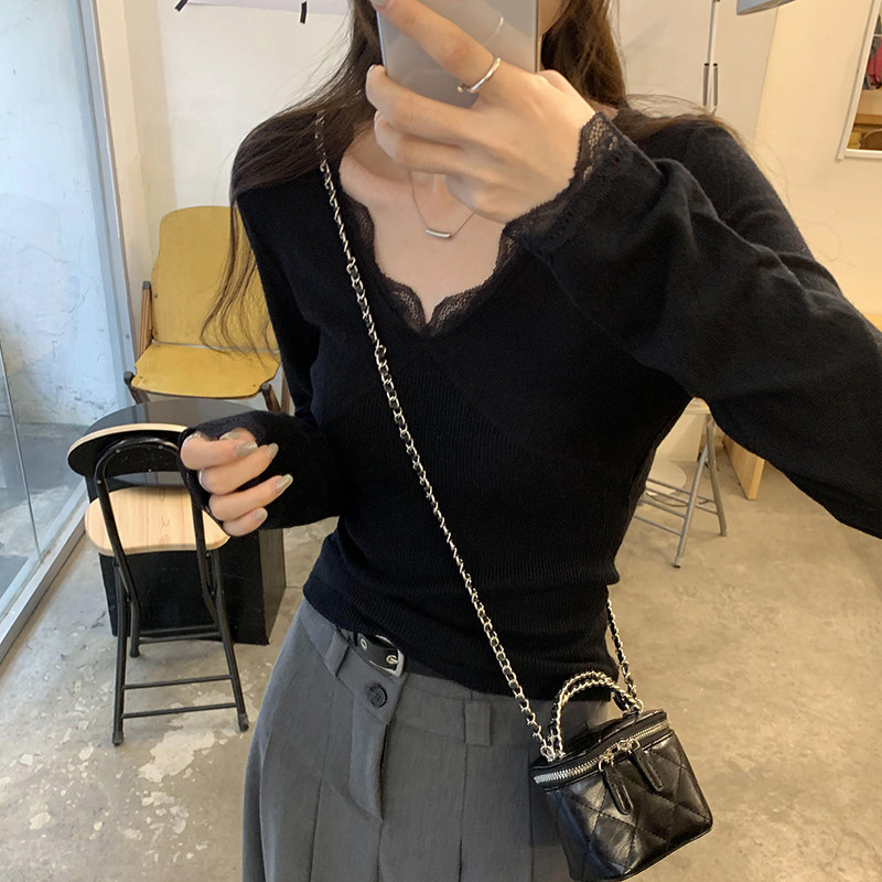 13836878.丹芙娅别致绝美V领蕾丝洋气打底衫女早秋高级感毛衣内搭长袖针织衫上衣