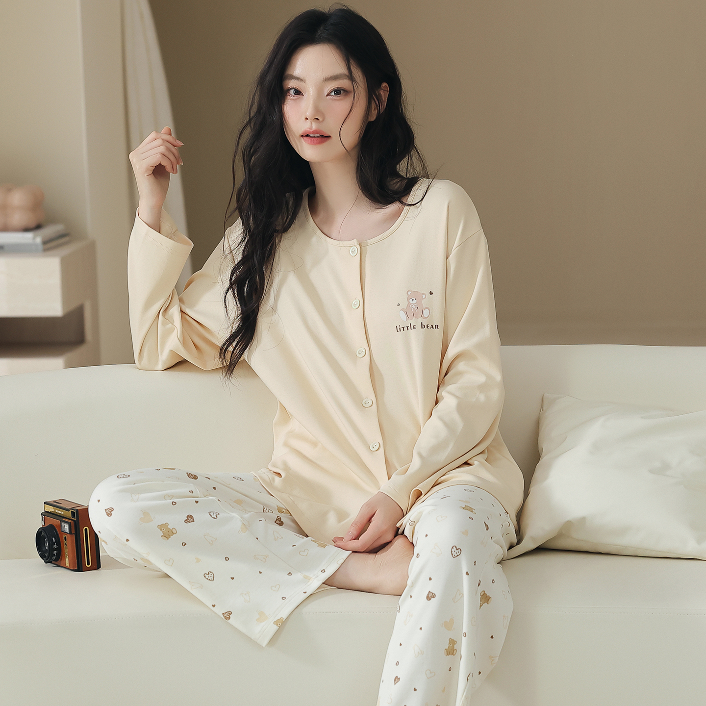 13836904.猫人纯棉带胸垫睡衣女秋春季薄款长袖长裤碎花家居服套装女款