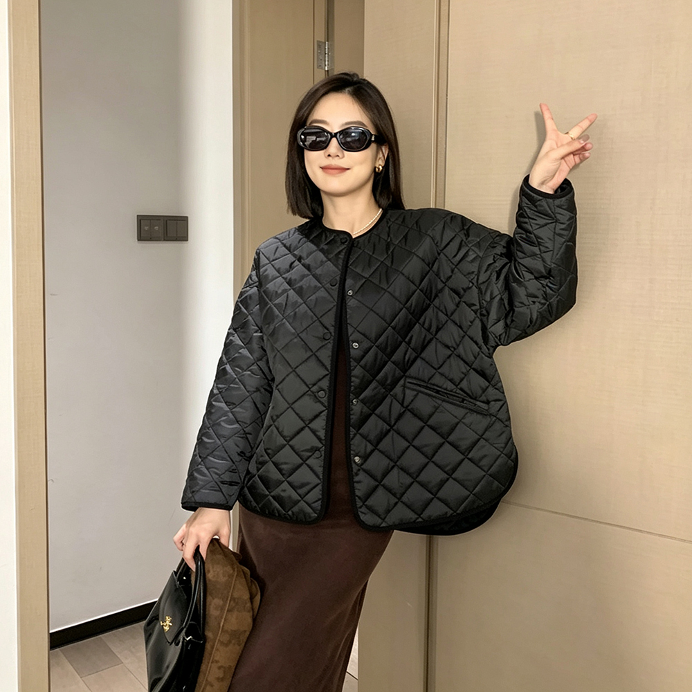 13838190.【雅薇吉】大表姐机场穿搭TOTE*E大牌同款宽松圆领绗缝夹克外套