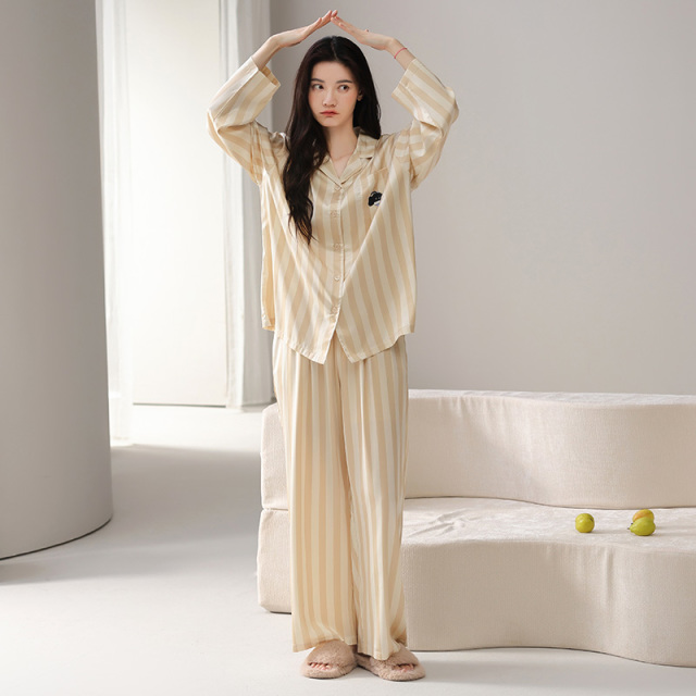 13837839.派邦奴26年秋冬新款女士冰丝凉感舒适简约家居服套装fd