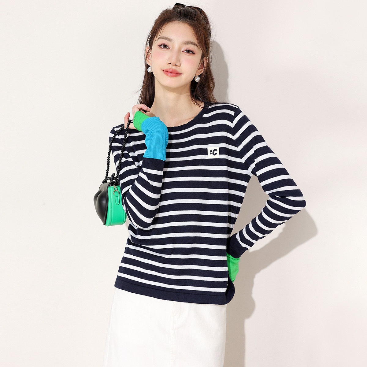 13841912.it CHOCOOLATE圆领长袖条纹针织衫女秋季撞色拼接袖打底衫