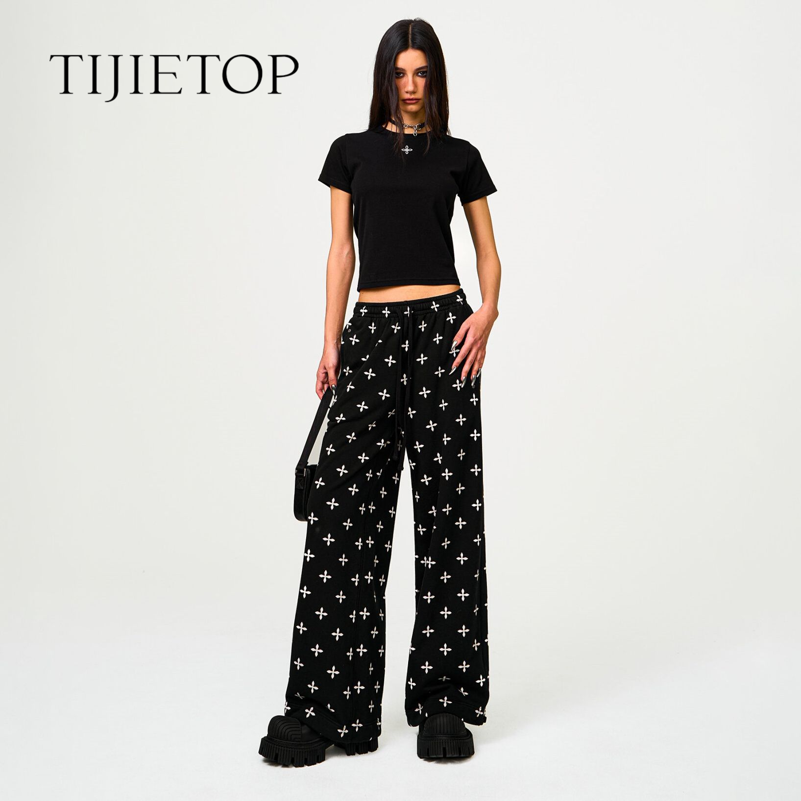 13680904.2026新款满印十字花黑花园松紧腰束脚阔腿运动裤宽松休闲裤卫裤 030311574
