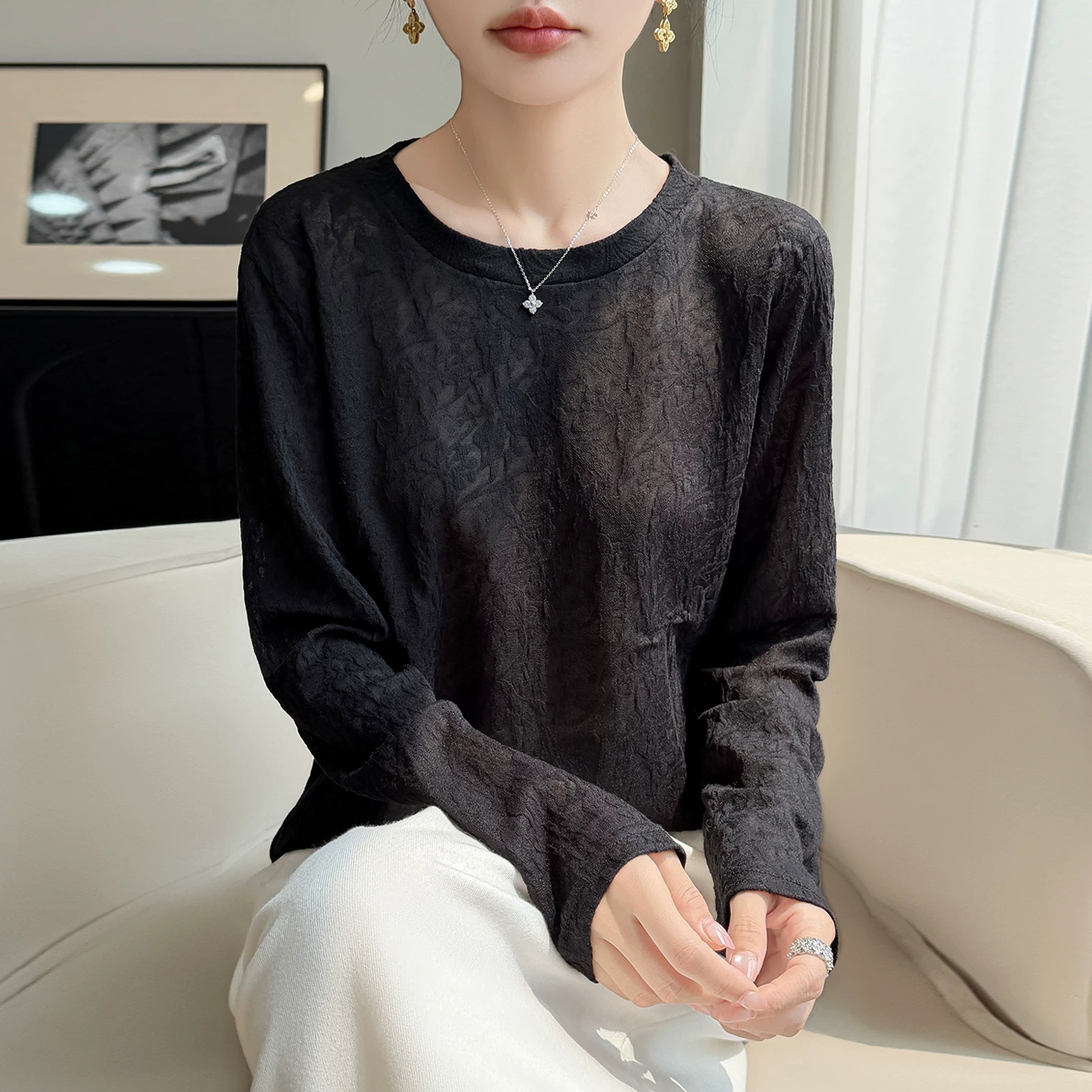 13850173.丹芙娅新款慵懒风镂空钩花蕾丝衫女白色圆领宽松高级感温柔上衣