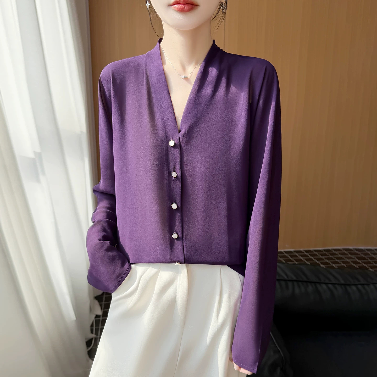 13850171.丹芙娅轻熟优雅风V领长袖衬衫女2026新款显瘦长袖百搭宽松气质衬衣