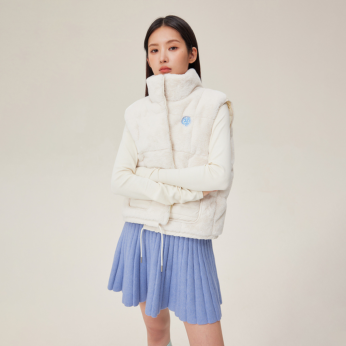 13850418.昂诺字母无袖羽绒服女年冬毛绒拼接90鸭绒马甲