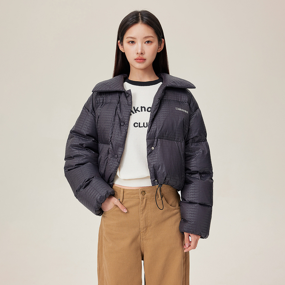 13850403.昂诺字母满印羽绒服女冬90鸭绒翻领宽松厚外套