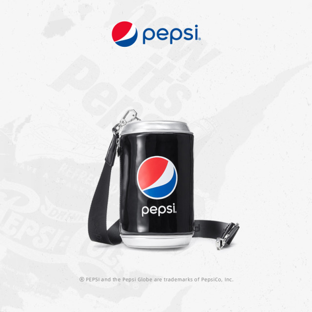 7319576.Pepsi百事 时尚休闲潮流男女包斜挎单肩包可乐罐形象斜挎包