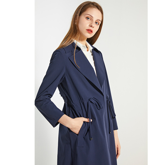 7403578.鳄鱼恤秋季新品时尚经典风衣弹力抗皱易打理长款女士外套女