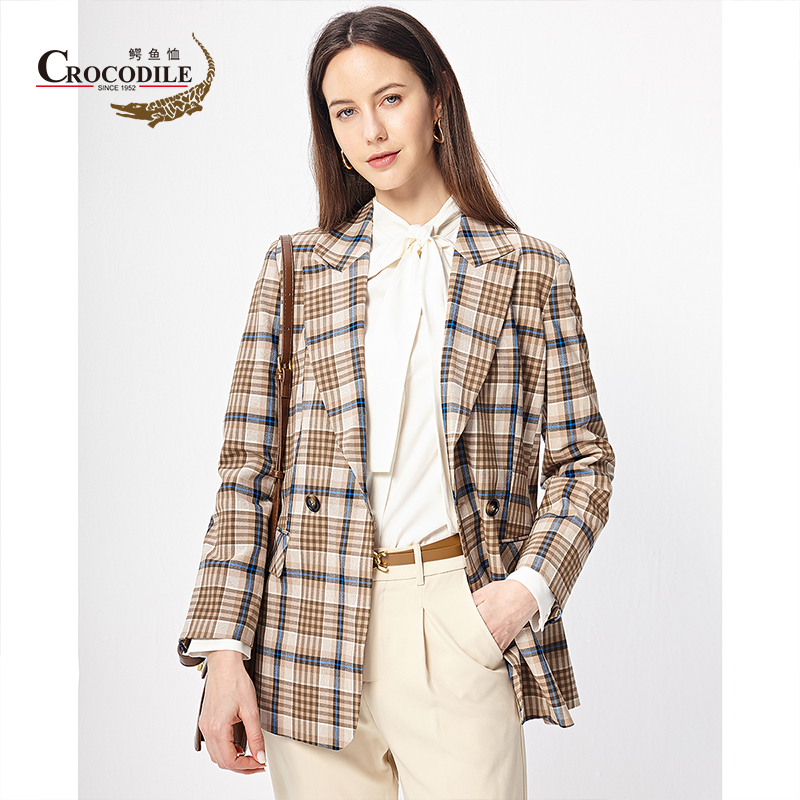 7533601.鳄鱼恤春季新品休闲百搭时尚格纹双排扣一手长女式西装外套女