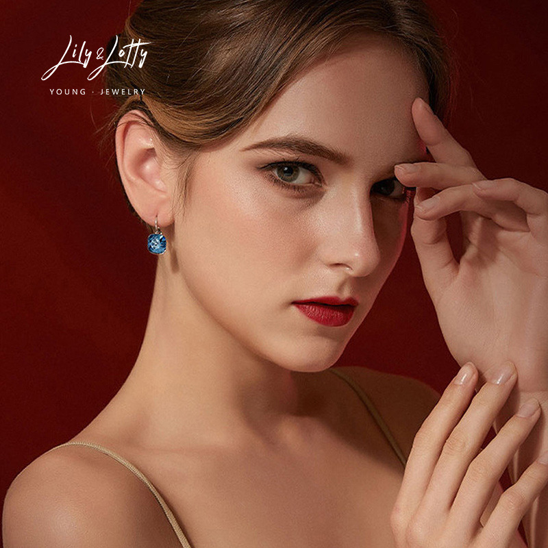 7754047.气质耳钉简约百搭方形晶莹透亮耳饰品时尚潮流款几何耳钩女