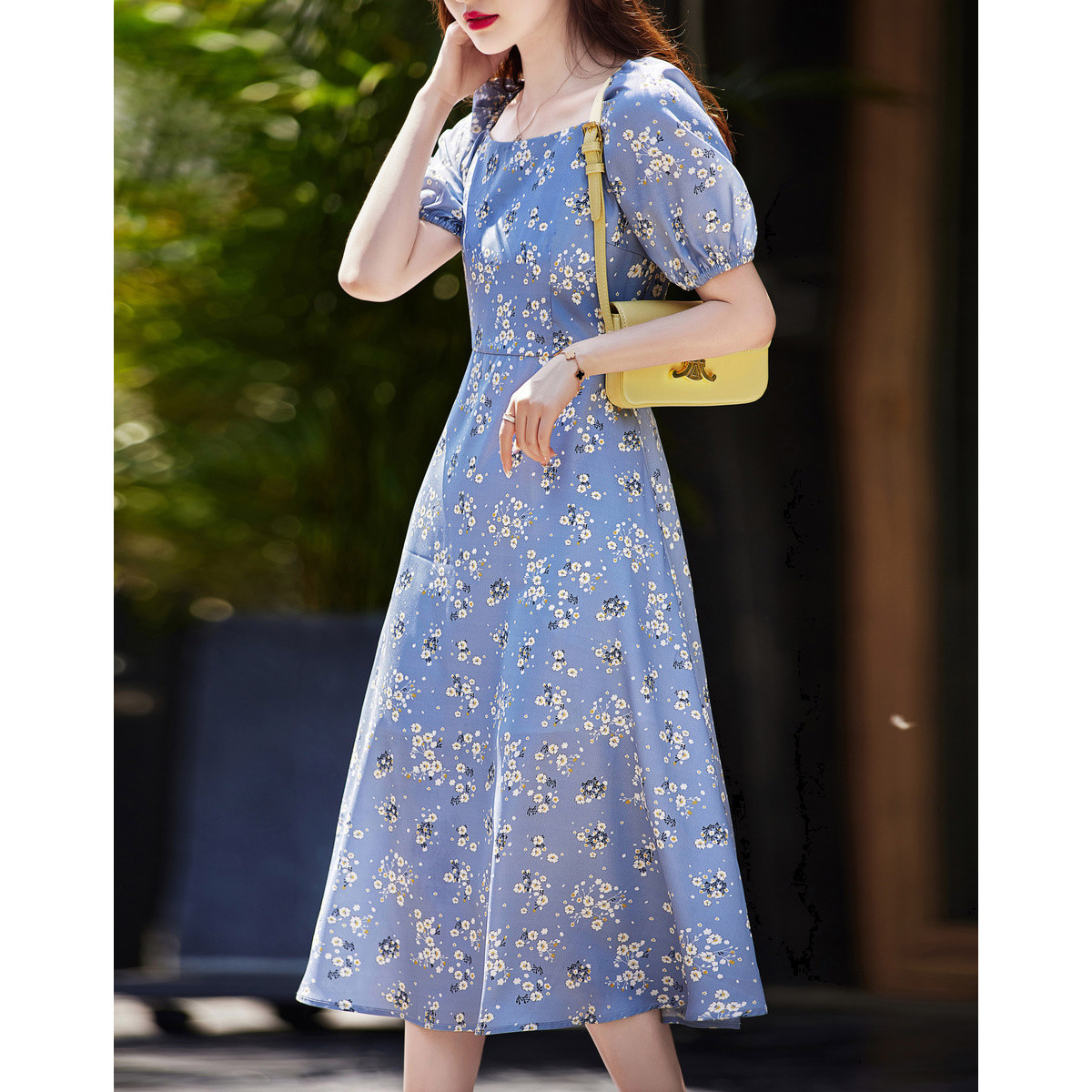 7861238.【碎花工艺】夏复古方领修身a字裙子短袖连衣裙女中长款