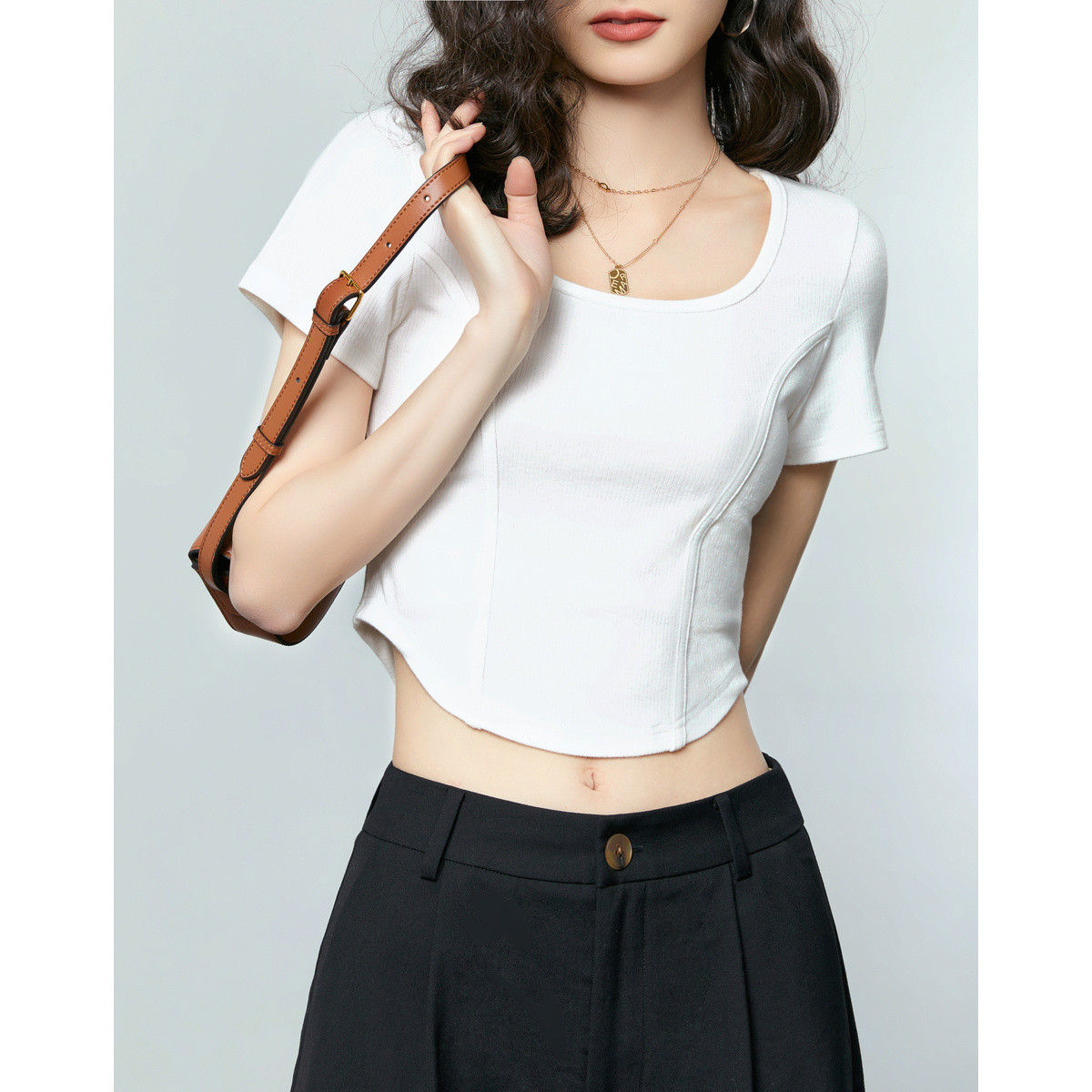 7921831.时髦分割线装饰方领T恤女夏季简约风短袖修身短上衣