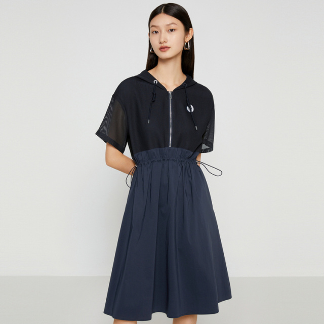 8034660.JZ玖姿轻运动风拼接连衣裙女装2022夏季新款休闲拉链收腰连帽裙子