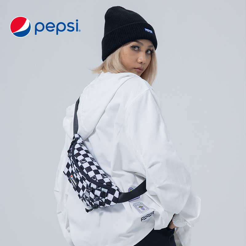 7919444.Pepsi百事 国际潮牌时尚棋盘格经典百搭腰包胸包