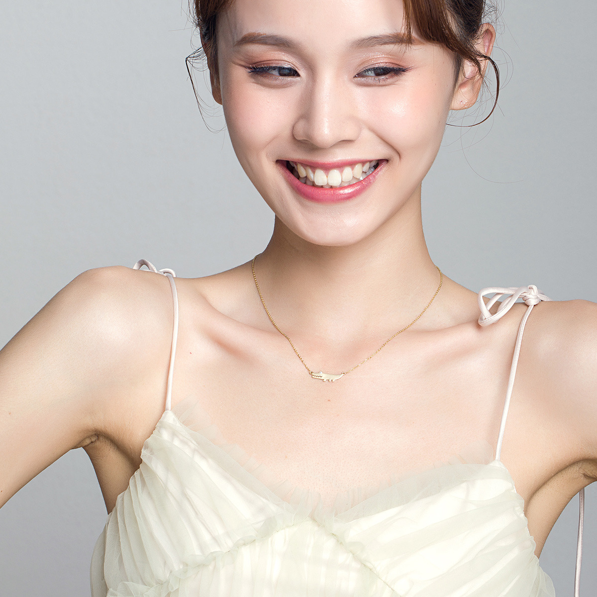 8873536.气质锁骨项链时尚脖子饰品简约颈带鳄鱼生日礼物吊坠